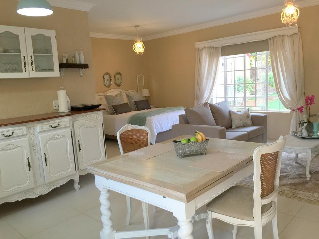 Nouveau Studios Pretoria-Noord Exteriör bild